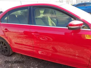 2013 Volkswagen Jetta SE z VIN 3VWDP7AJ2DM396638, wystawiony jako IAAI lot #41917933 z przebiegiem 156 882 mil mil oraz . Historia ofert i sprzedaży dostępna na DreamBid. Obrazek 14.
