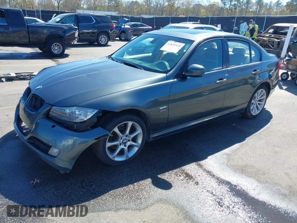 2011 BMW 3 Series 328i xDrive with VIN WBAPK5G57BNN28032, listed as a IAAI auction lot 41835525 with 207,713 mi miles. Bid and sale history available at carsss.com. Image 21.
