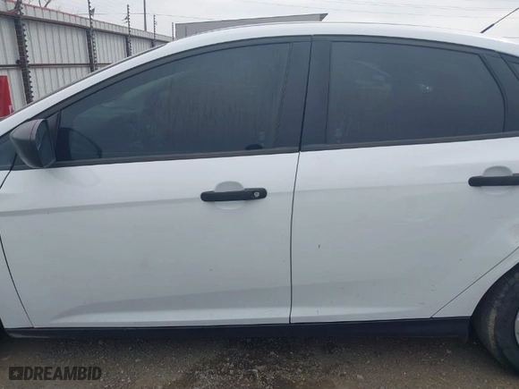 2013 Ford Focus S with VIN 1FADP3E29DL352044, listed as a IAAI auction lot 41771886 with NaN miles. Bid and sale history available at carsss.com. Image 14.