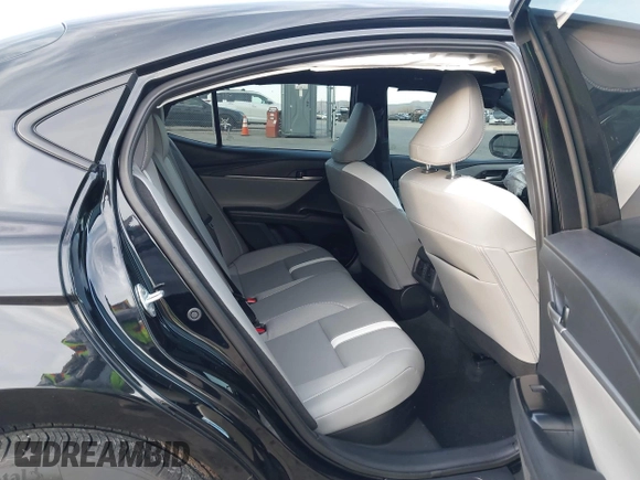 2025 Toyota Camry LE z VIN 4T1DAACK5SU523507, wystawiony jako IAAI lot #41389041 z przebiegiem 5 027 mil mil oraz . Historia ofert i sprzedaży dostępna na DreamBid. Obrazek 8.