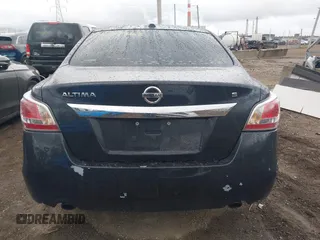 2015 Nissan Altima 2.5 S with VIN 1N4AL3AP2FN351860, listed as a IAAI auction lot 41844963 with 173,046 mi miles. Bid and sale history available at carsss.com. Image 17.