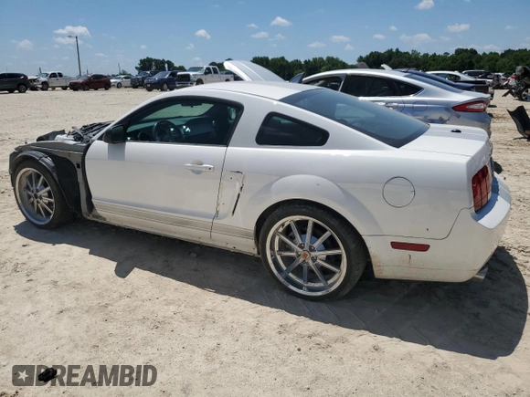 2007 Ford Mustang GT Deluxe with VIN 1ZVHT82H475311629, listed as a Copart auction lot 61920705 with 111,557 mi miles and Clean title. Bid and sale history available at DreamBid. Image 2.