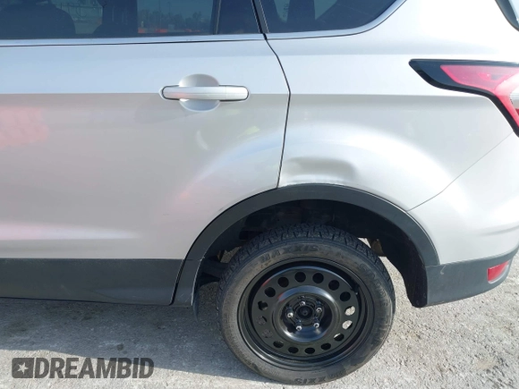 2018 Ford Escape SE z VIN 1FMCU9GD6JUC91365, wystawiony jako IAAI lot #39152113 z przebiegiem 129 283 mil mil oraz . Historia ofert i sprzedaży dostępna na DreamBid. Obrazek 19.