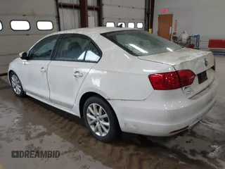 2011 Volkswagen Jetta SE z VIN 3VWDX7AJ9BM003697, wystawiony jako IAAI lot #42305601 z przebiegiem 145 715 mil mil oraz . Historia ofert i sprzedaży dostępna na DreamBid. Obrazek 3.