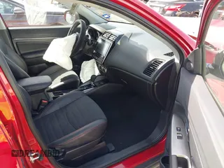 2023 Mitsubishi Outlander ES z VIN JA4ARUAU7PU009973, wystawiony jako IAAI lot #41739275 z przebiegiem 39 215 mil mil oraz . Historia ofert i sprzedaży dostępna na DreamBid. Obrazek 5.