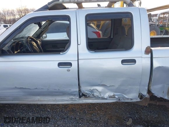 2003 Nissan Frontier SE z VIN 1N6ED29X33C433737, wystawiony jako IAAI lot #41271135 z przebiegiem 289 098 mil mil oraz . Historia ofert i sprzedaży dostępna na DreamBid. Obrazek 14.