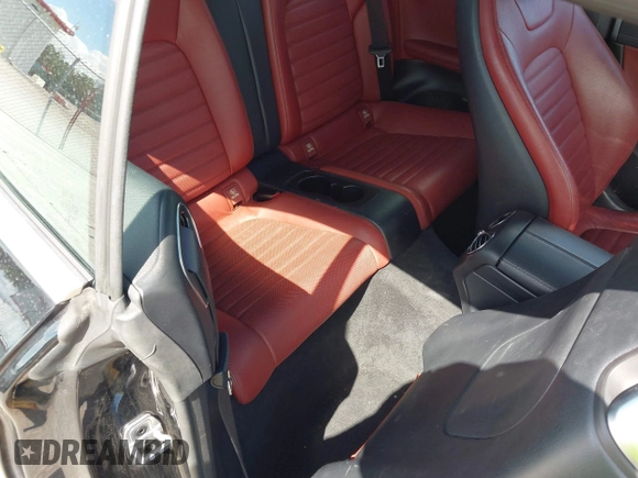 2019 Mercedes-Benz C 43 AMG z VIN WDDWK6EB6KF806576, wystawiony jako IAAI lot #42512426 z przebiegiem 44 848 mil mil oraz . Historia ofert i sprzedaży dostępna na DreamBid. Obrazek 8.