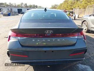 2024 Hyundai Elantra SE z VIN KMHLL4DG6RU689238, wystawiony jako IAAI lot #41100513 z przebiegiem 21 566 mil mil oraz . Historia ofert i sprzedaży dostępna na DreamBid. Obrazek 16.