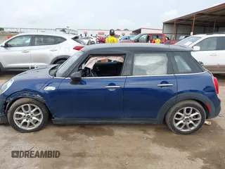 2017 MINI Hardtop 4 Door Cooper S z VIN WMWXU3C3XH2F49313, wystawiony jako IAAI lot #42137594 z przebiegiem 87 865 mil mil oraz . Historia ofert i sprzedaży dostępna na DreamBid. Obrazek 13.