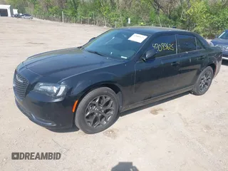 2016 Chrysler 300 S z VIN 2C3CCAGG4GH217056, wystawiony jako IAAI lot #42083625 z przebiegiem 90 977 mil mil oraz . Historia ofert i sprzedaży dostępna na DreamBid. Obrazek 2.