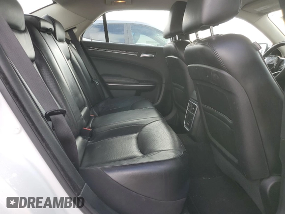 2019 Chrysler 300 Limited with VIN 2C3CCAEG5KH698138, listed as a Copart auction lot 44676535 with 55,460 mi miles and Salvage Title. Bid and sale history available at DreamBid. Image 10.