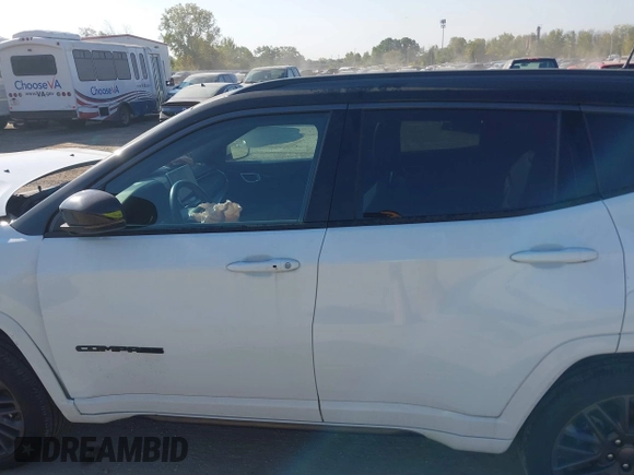 2022 Jeep Compass High Altitude with VIN 3C4NJDCB0NT164138, listed as a IAAI auction lot 40331205 with 23,505 mi miles and . Bid and sale history available at carsss.com. Image 13.