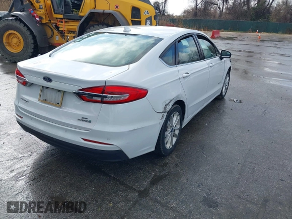 2019 Ford Fusion Hybrid SE with VIN 3FA6P0LUXKR104850, listed as a IAAI auction lot 41870242 with 114,943 mi miles. Bid and sale history available at carsss.com. Image 4.