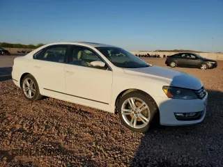 2014 Volkswagen Passat SEL Premium z VIN 1VWCN7A32EC081358, wystawiony jako Copart lot #56234195 z przebiegiem 147 383 mil mil oraz Tytuł czysty. Historia ofert i sprzedaży dostępna na DreamBid. Obrazek 4.