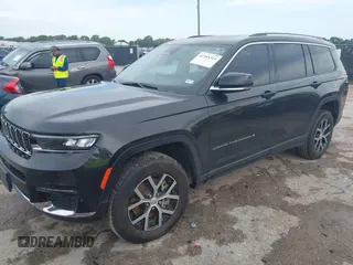 2023 Jeep Grand Cherokee Limited z VIN 1C4RJKBG2P8841694, wystawiony jako IAAI lot #42365314 z przebiegiem 59 987 mil mil oraz . Historia ofert i sprzedaży dostępna na DreamBid. Obrazek 17.