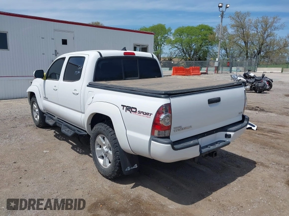2015 Toyota Tacoma with VIN 3TMLU4EN2FM193142, listed as a IAAI auction lot 42189553 with 70,480 mi miles and . Bid and sale history available at DreamBid. Image 3.