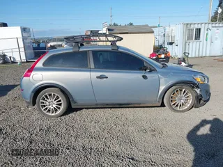 2011 Volvo C30 z VIN YV1672MK4B2248010, wystawiony jako IAAI lot #42081566 z przebiegiem 120 260 mil mil oraz . Historia ofert i sprzedaży dostępna na DreamBid. Obrazek 13.
