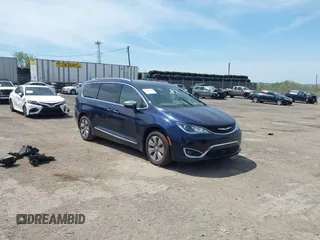 2019 Chrysler Pacifica Hybrid Limited z VIN 2C4RC1N78KR703171, wystawiony jako IAAI lot #42138349 z przebiegiem 112 569 mil mil oraz . Historia ofert i sprzedaży dostępna na DreamBid. Obrazek 1.