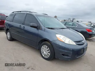 2008 Toyota Sienna CE with VIN 5TDZK23C58S158149, listed as a IAAI auction lot 42077956 with 198,784 mi miles. Bid and sale history available at carsss.com. Image 1.