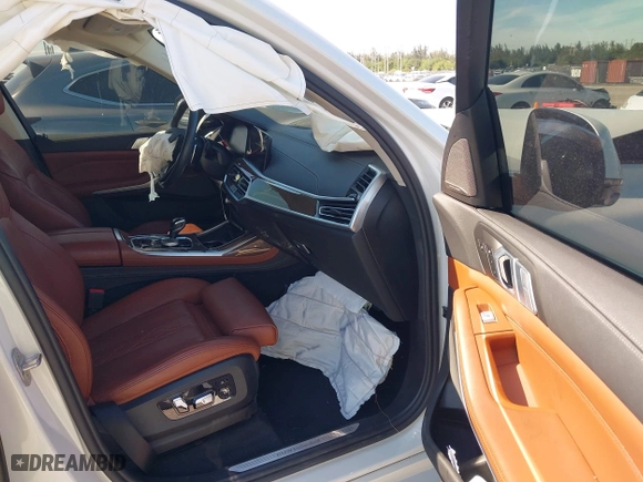 2020 BMW X7 xDrive40i with VIN 5UXCW2C00L9A03002, listed as a IAAI auction lot 41856130 with 33,713 mi miles. Bid and sale history available at carsss.com. Image 5.