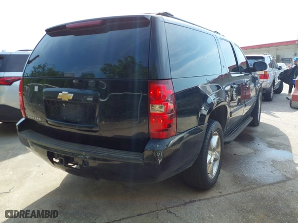2007 Chevrolet Suburban LTZ with VIN 3GNFC160X7G112218, listed as a IAAI auction lot 42025105 with 316,645 mi miles. Bid and sale history available at carsss.com. Image 4.