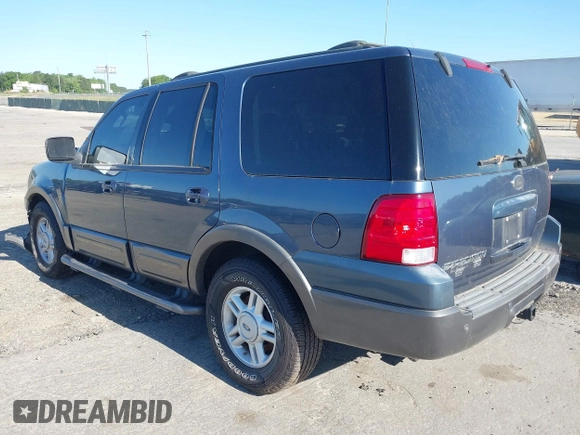 2004 Ford Expedition Special Service with VIN 1FMFU15L24LA67271, listed as a IAAI auction lot 42142445 with 136,752 mi miles. Bid and sale history available at carsss.com. Image 3.