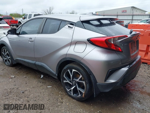2018 Toyota C-HR XLE z VIN NMTKHMBX8JR034946, wystawiony jako IAAI lot #41947667 z przebiegiem 84 196 mil mil oraz . Historia ofert i sprzedaży dostępna na DreamBid. Obrazek 3.