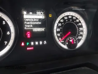 2015 Ram 1500 Express z VIN 1C6RR7KT6FS600572, wystawiony jako IAAI lot #41531984 z przebiegiem 192 950 mil mil oraz . Historia ofert i sprzedaży dostępna na DreamBid. Obrazek 7.