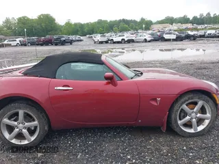 2009 Pontiac Solstice GXP z VIN 1G2MG35XX9Y102204, wystawiony jako IAAI lot #42255138 z przebiegiem 106 472 mil mil oraz . Historia ofert i sprzedaży dostępna na DreamBid. Obrazek 13.