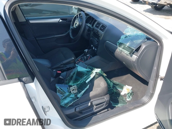 2015 Volkswagen Jetta SE with VIN 3VWD17AJ7FM235397, listed as a IAAI auction lot 40158694 with 205,163 mi miles and . Bid and sale history available at DreamBid. Image 5.