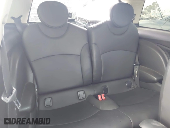 2011 MINI Hardtop with VIN WMWSU3C50BT098905, listed as a IAAI auction lot 42637688 with 118,389 mi miles and . Bid and sale history available at DreamBid. Image 8.