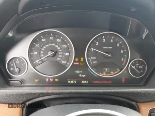 2015 BMW 3 Series 328i xDrive с VIN WBA3G7C58FK480534, выставлен на аукционе Copart как лот 48233245 с пробегом 143 573 миль миль и Списание • Salvage title. История ставок и продаж доступна на DreamBid. Изображение 9.
