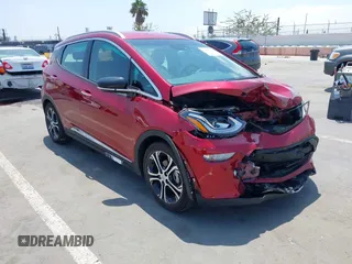 2018 Chevrolet Bolt EV Premier z VIN 1G1FX6S01J4125680, wystawiony jako IAAI lot #42475022 z przebiegiem 61 919 mil mil oraz . Historia ofert i sprzedaży dostępna na DreamBid. Obrazek 1.