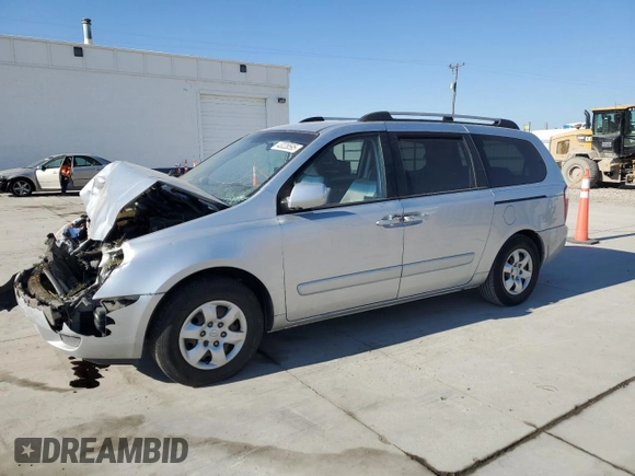 2008 Kia Sedona LX with VIN KNDMB233286244304, listed as a Copart auction lot 43228595 with 233,940 mi miles and Salvage Title. Bid and sale history available at DreamBid. Image 1.