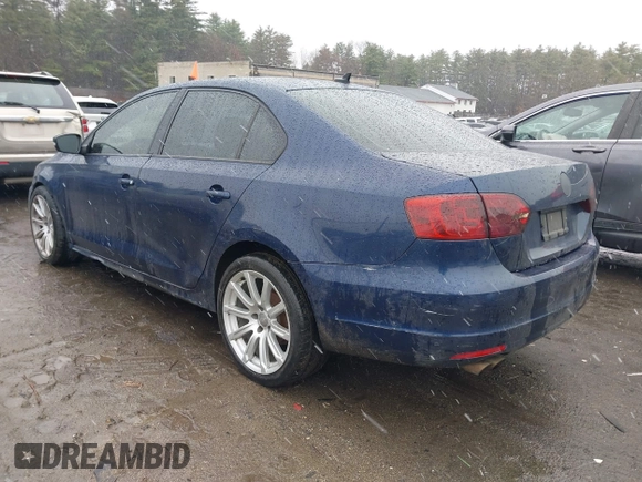2011 Volkswagen Jetta Sedan SE w/Convenience & Sunroof PZEV with VIN 3VWDZ7AJ6BM326180, listed as a IAAI auction lot 41978482 with 137,189 mi miles. Bid and sale history available at carsss.com. Image 3.