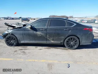 2015 Hyundai Genesis 5.0L with VIN KMHGN4JF2FU026395, listed as a IAAI auction lot 41675475 with 113,174 mi miles. Bid and sale history available at carsss.com. Image 14.