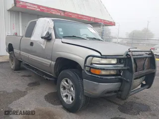 1999 Chevrolet Silverado 1500 LT with VIN 1GCEK19T1XE195509, listed as a IAAI auction lot 41994270 with 322,982 mi miles. Bid and sale history available at carsss.com. Image 1.
