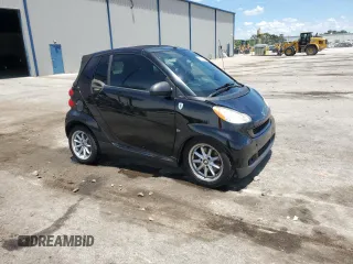 2009 Smart fortwo Passion with VIN WMEEK31X99K296913, listed as a Copart auction lot 61491365 with 93,211 mi miles and Salvage title. Bid and sale history available at DreamBid. Image 4.