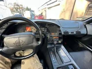 1994 Chevrolet Corvette z VIN 1G1YY22P4R5108017, wystawiony jako Copart lot #55400565 z przebiegiem 107 281 mil mil oraz Tytuł czysty. Historia ofert i sprzedaży dostępna na DreamBid. Obrazek 9.