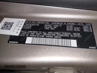 2024 Volvo XC60 Core Dark Theme z VIN YV4L12RK5R1837129, wystawiony jako IAAI lot #41988882 z przebiegiem Nie podano mil oraz . Historia ofert i sprzedaży dostępna na DreamBid. Obrazek 9.