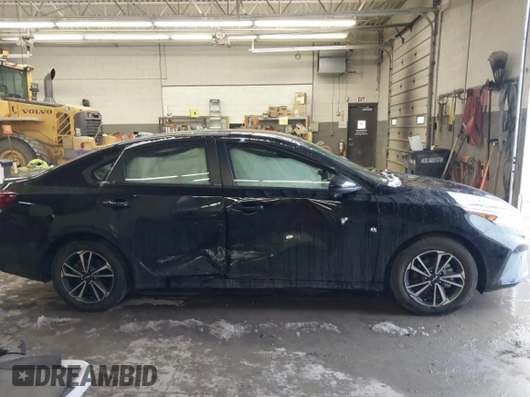 2024 Kia Forte LXS z VIN 3KPF24AD1RE758415, wystawiony jako IAAI lot #41227094 z przebiegiem 11 615 mil mil oraz . Historia ofert i sprzedaży dostępna na DreamBid. Obrazek 13.