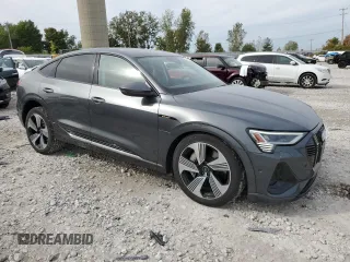 2021 Audi e-tron Sportback Prestige z VIN WA13ABGE8MB008083, wystawiony jako Copart lot #72904564 z przebiegiem 30 787 mil mil oraz Nie do naprawy. Historia ofert i sprzedaży dostępna na DreamBid. Obrazek 4.