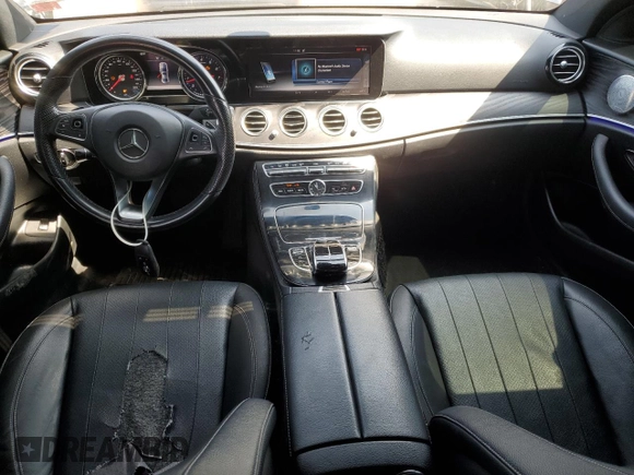 2017 Mercedes-Benz E 300 Luxury z VIN WDDZF4KB1HA184565, wystawiony jako Copart lot #57886485 z przebiegiem 155 307 mil mil oraz Czysty tytuł • Clean title. Historia ofert i sprzedaży dostępna na DreamBid. Obrazek 8.