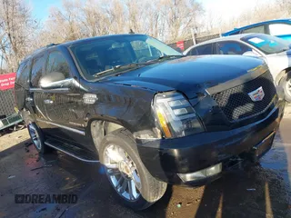 2007 Cadillac Escalade z VIN 1GYFK63807R291527, wystawiony jako IAAI lot #41664868 z przebiegiem 246 520 mil mil oraz . Historia ofert i sprzedaży dostępna na DreamBid. Obrazek 1.