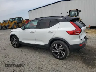 2019 Volvo XC40 R-Design z VIN YV4AC2HM5K2118760, wystawiony jako Copart lot #68668534 z przebiegiem 106 810 mil mil oraz Szkoda całkowita • Salvage title. Historia ofert i sprzedaży dostępna na DreamBid. Obrazek 2.