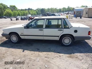 1991 Volvo 740 z VIN YV1FA8842M2506866, wystawiony jako IAAI lot #42076046 z przebiegiem 126 781 mil mil oraz . Historia ofert i sprzedaży dostępna na DreamBid. Obrazek 14.