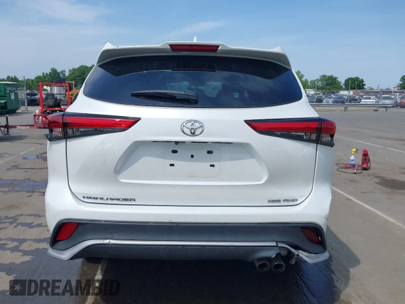2022 Toyota Highlander XSE with VIN 5TDLZRBH2NS189006, listed as a IAAI auction lot 42298831 with 67,322 mi miles and . Bid and sale history available at DreamBid. Image 17.