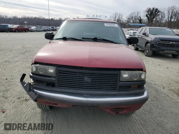 2001 Chevrolet Blazer LT with VIN 1GNCS13W11K260613, listed as a Copart auction lot 42402085 with 205,229 mi miles and Salvage title. Bid and sale history available at DreamBid. Image 5.