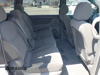 2005 Toyota Sienna CE z VIN 5TDZA23C65S272384, wystawiony jako IAAI lot #42358682 z przebiegiem 62 769 mil mil oraz . Historia ofert i sprzedaży dostępna na DreamBid. Obrazek 8.