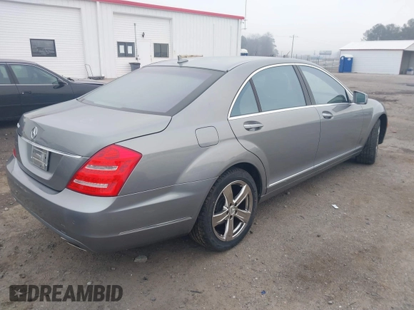 2011 Mercedes-Benz S-Class S 550 with VIN WDDNG7BB0BA382476, listed as a IAAI auction lot 41485553 with 126,082 mi miles. Bid and sale history available at carsss.com. Image 4.